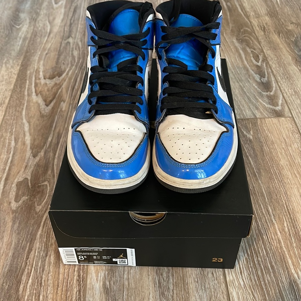 Air Jordan 1 Mid SE
